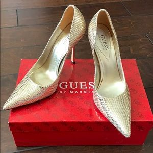 Guess gold pumps